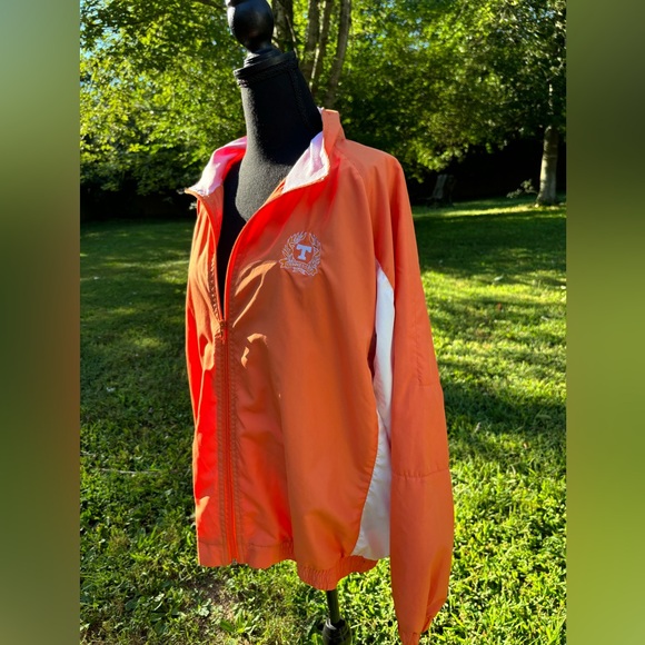 University of Tennessee Castle’s Sport Vintage Collegiate Power T Windbreaker 🍊 - Picture 5 of 16